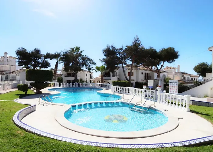 R-1935 Pool And Garden Τορεβιέχα